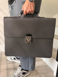 Louis Vuitton LV Business Bag Robusto2 Black Taiga