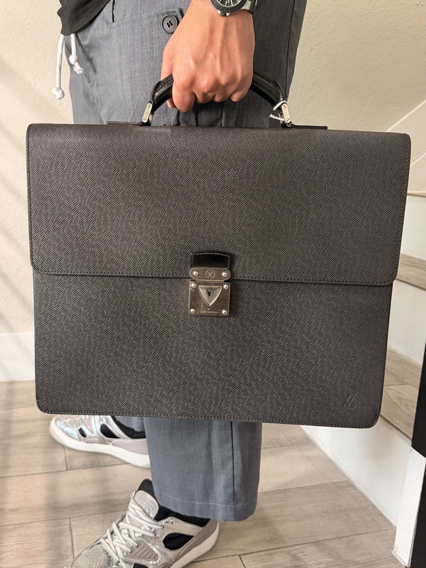Louis Vuitton LV Business Bag Robusto2 Black Taiga